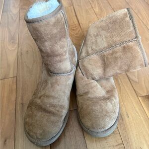 [SOLD] UGG Chestnut Suede Boots